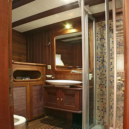 Onelli Yachting - Palmyra Botel *