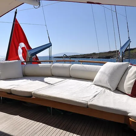 Onelli Yachting - Palmyra Botel
