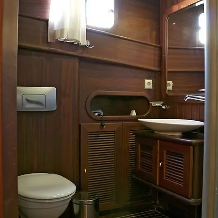 Onelli Yachting - Palmyra Ботель *