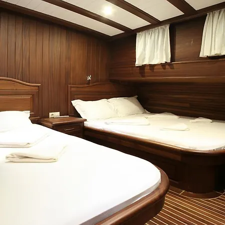 Onelli Yachting - Palmyra Ботель *